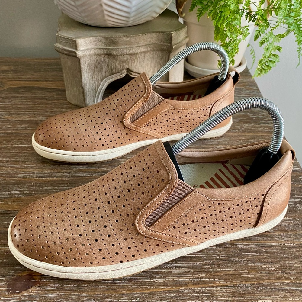 Taos Court Loafers Slip On Shoes
perforated Womens 7.5 Caramel Tan Brown - Picture 2 of 11
